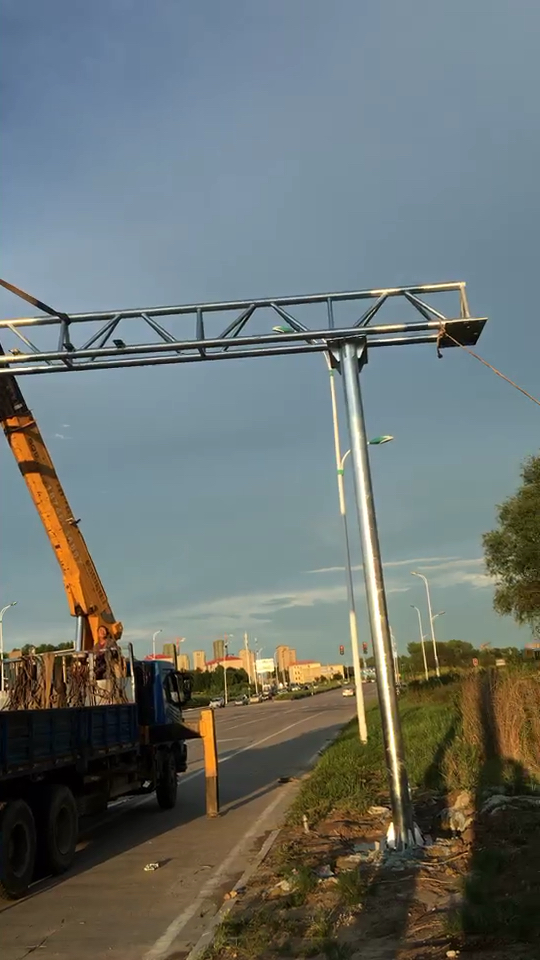 监控龙门架安装