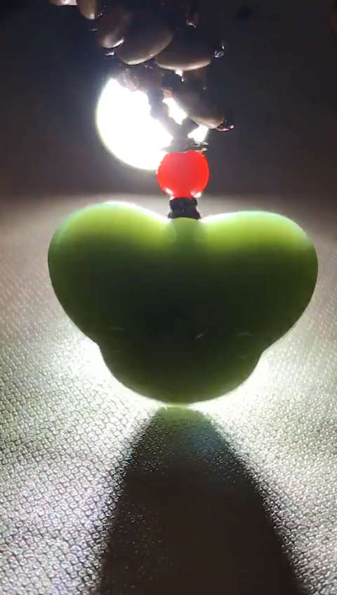 和田玉青玉作品!透光!肉质细腻有全套款证书!1350请走