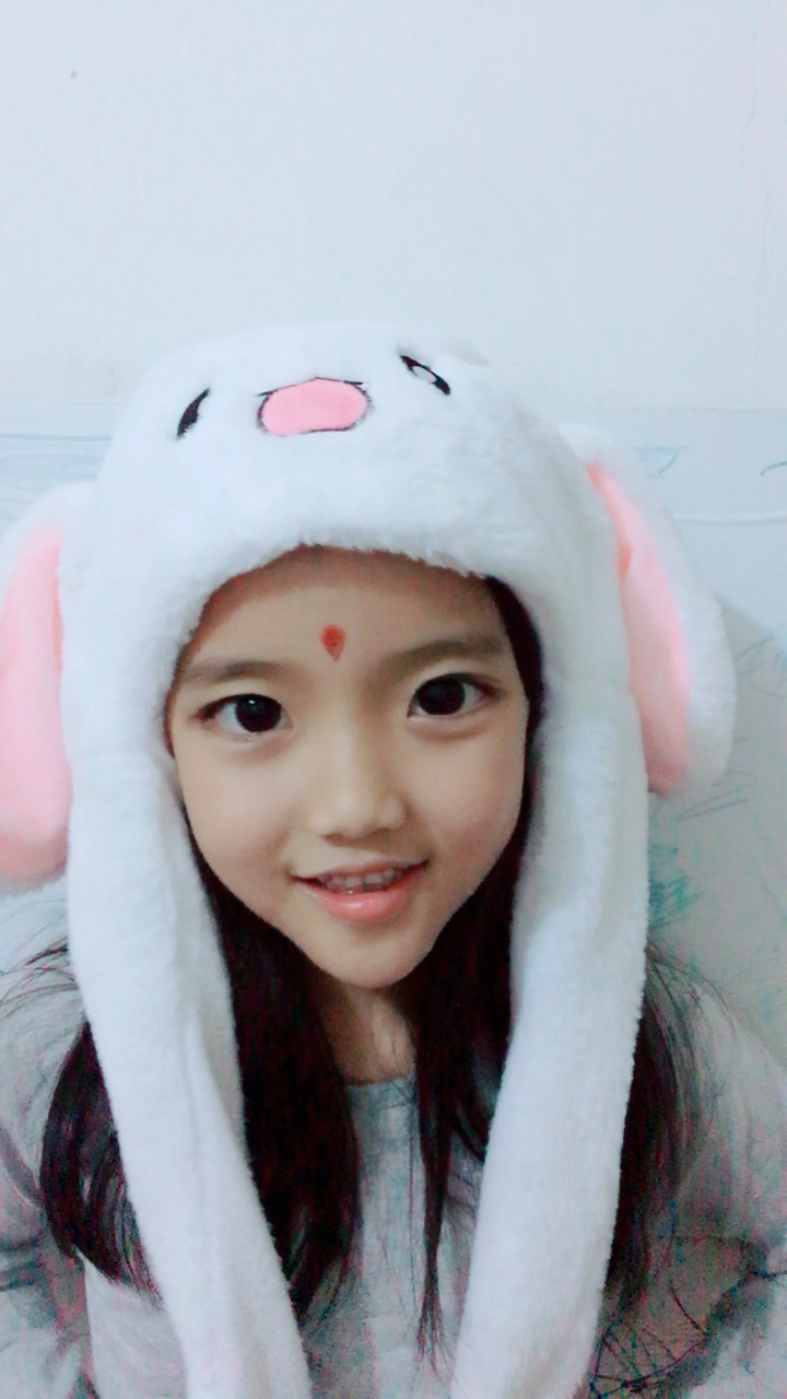 眉心点一个红点,让你们想起谁