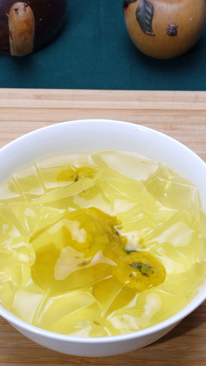 天热追剧没甜点,在家自制菊花冻,q弹清爽又好吃