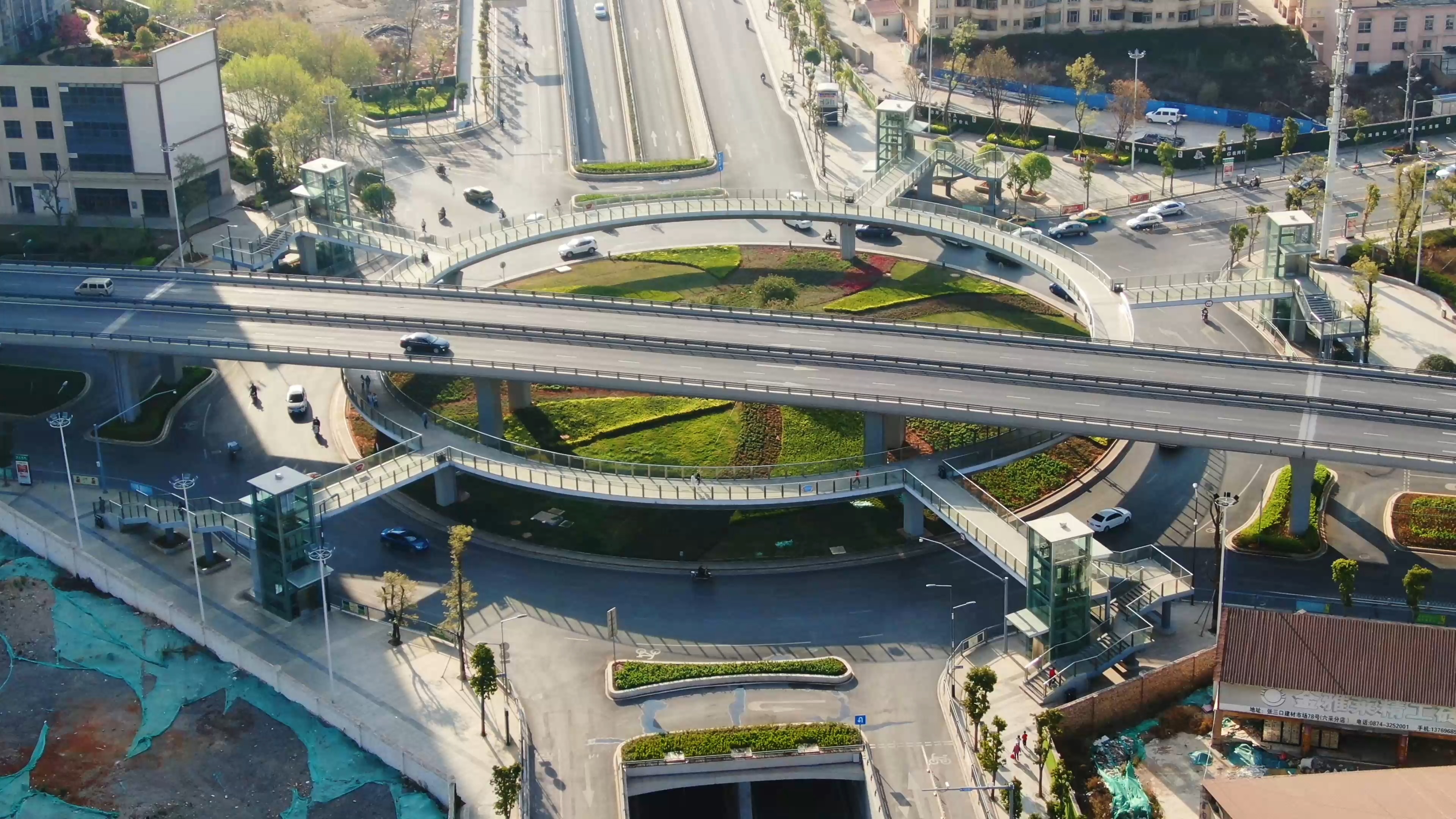 航拍曲靖张三口环岛立交