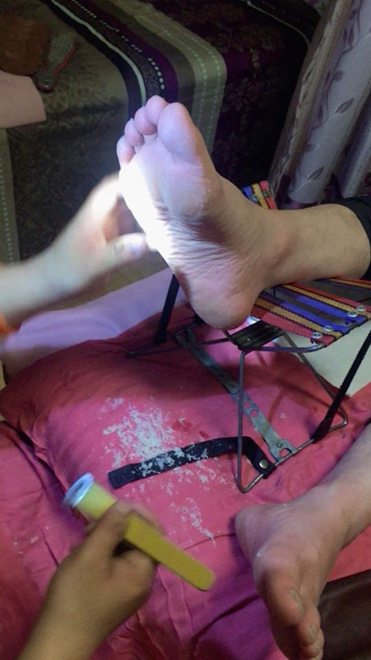 修脚去死皮,给小师傅手法推个热门