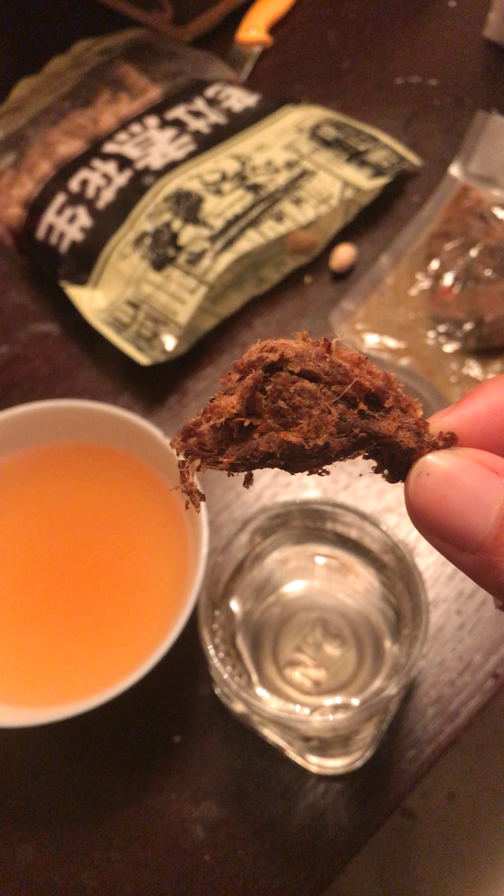 姜蒜味小锤干巴就酒,太爽了