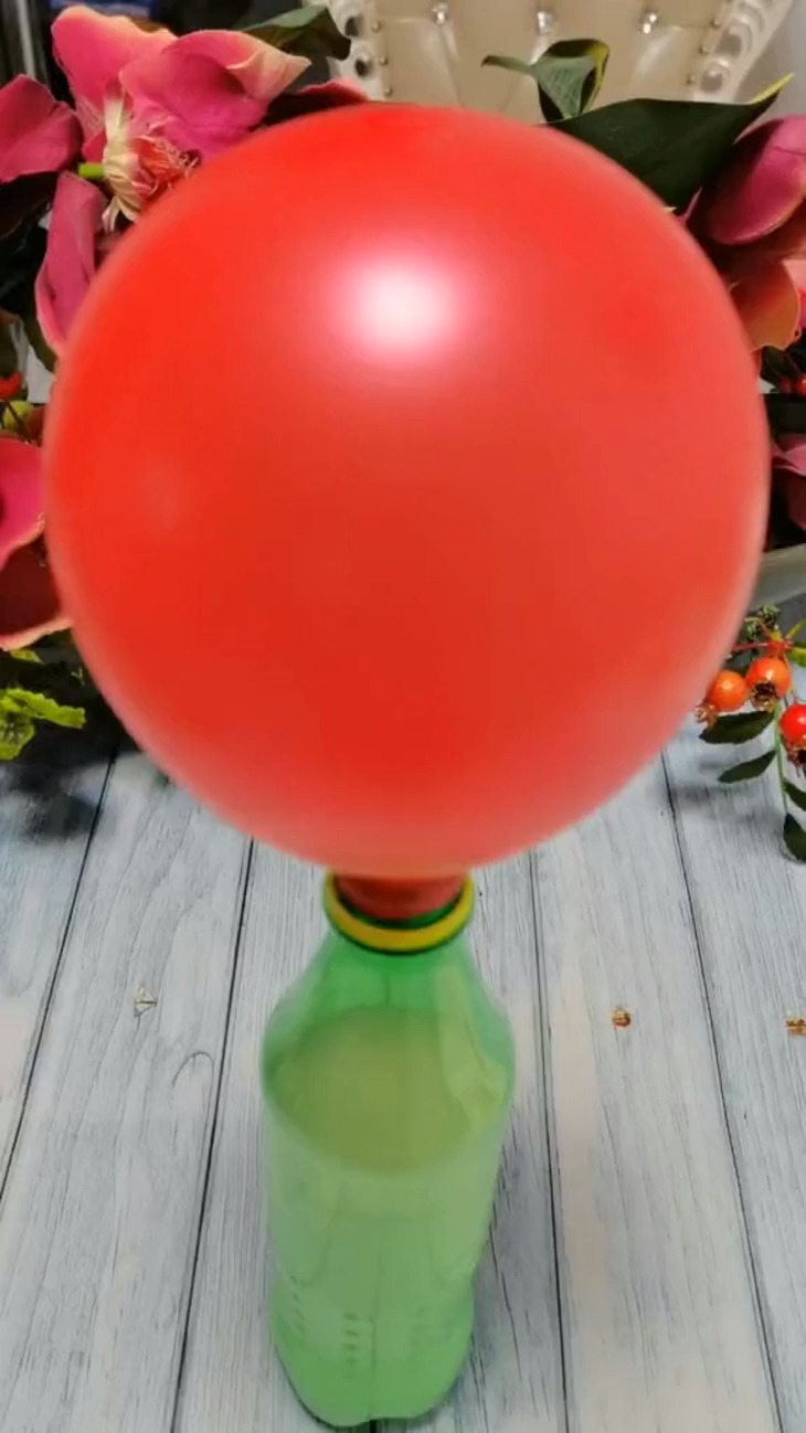不用嘴吹,气球这样自动大起来的,我还是第一次见,你们呢?