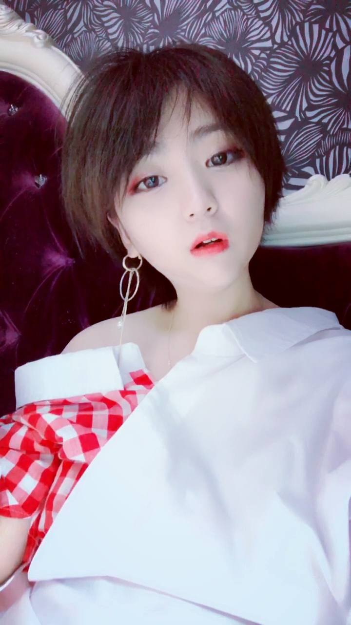 你好,我叫张一涵,你呢?