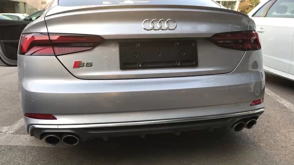 奥迪s5浑厚的排气声浪