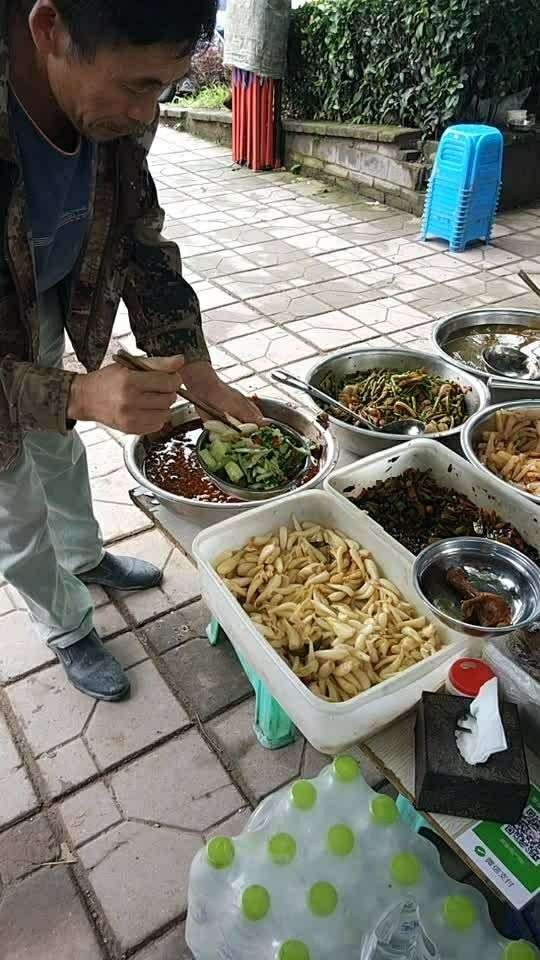 工地上的伙食,十元一餐