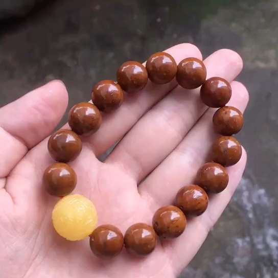 13mm紫金鼠搭配回纹蜜蜡珠,送人自用都倍有面.