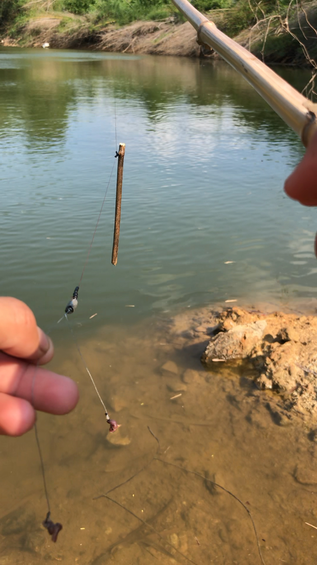 8090的原汁原味竹竿钓鱼!