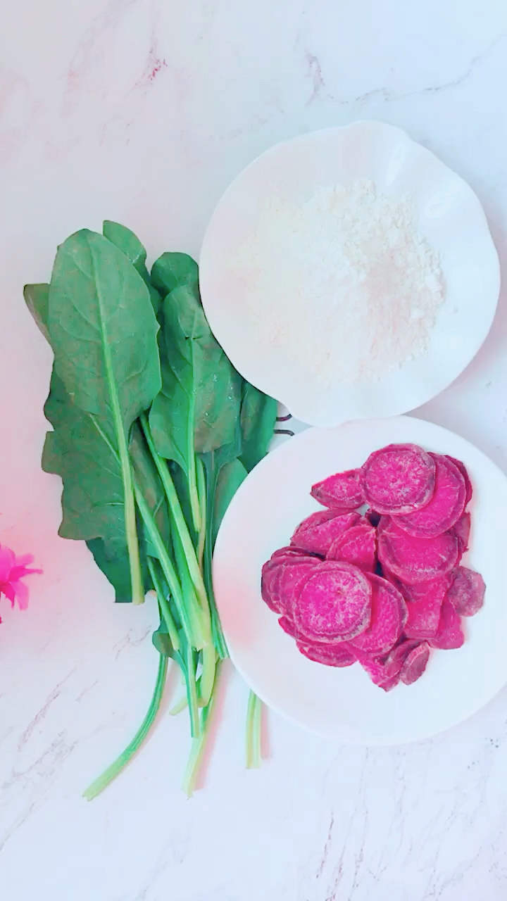 菠菜紫薯卷,紫薯有淡淡的甜味 宝宝更容易接受