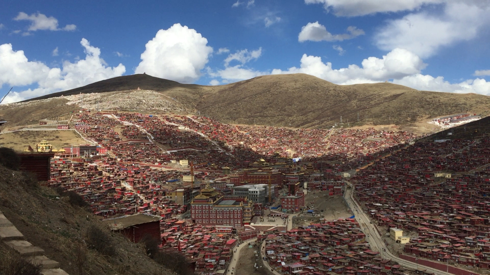 色达佛学院全景