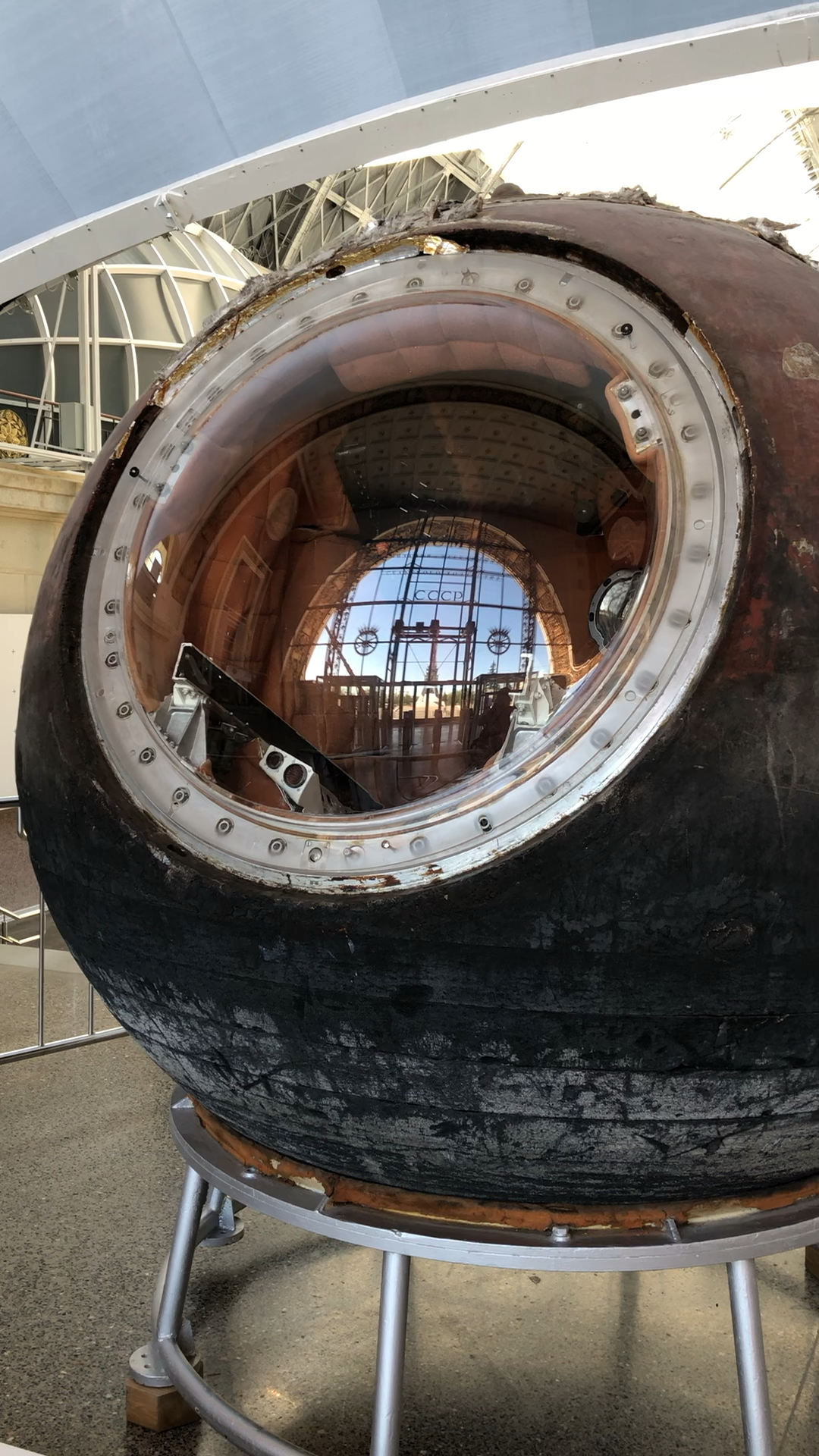 俄罗斯航天馆航天器返回舱, 外行看热闹:玻璃罩的通透性太棒了,搭载