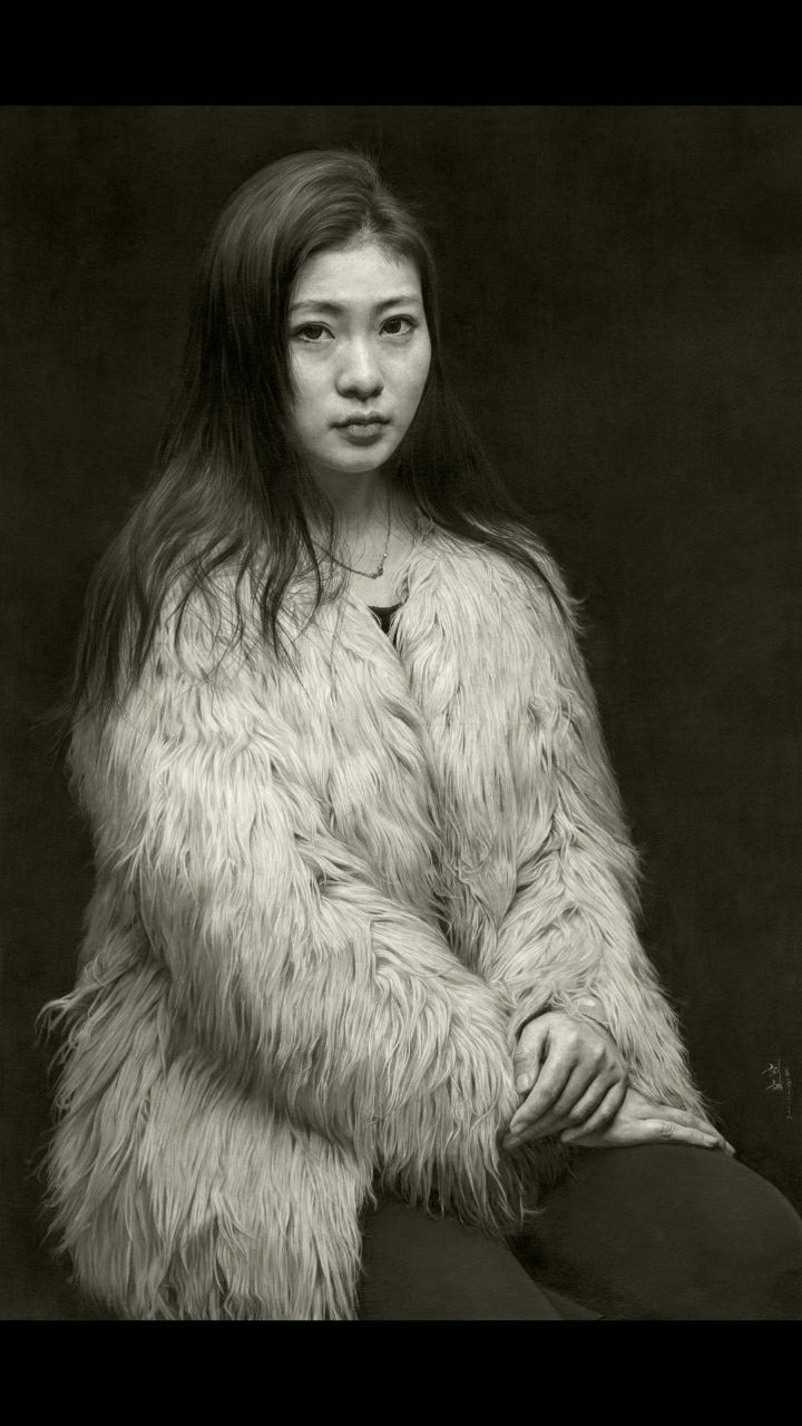 刘斌写实素描作品——经过美化,将原本的韩式平眉改为天然蛾眉,容颜