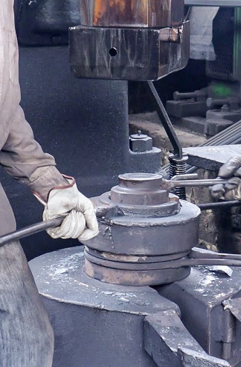 巴基斯坦锻造厂,卡车车桥锻造过程,手艺精湛!