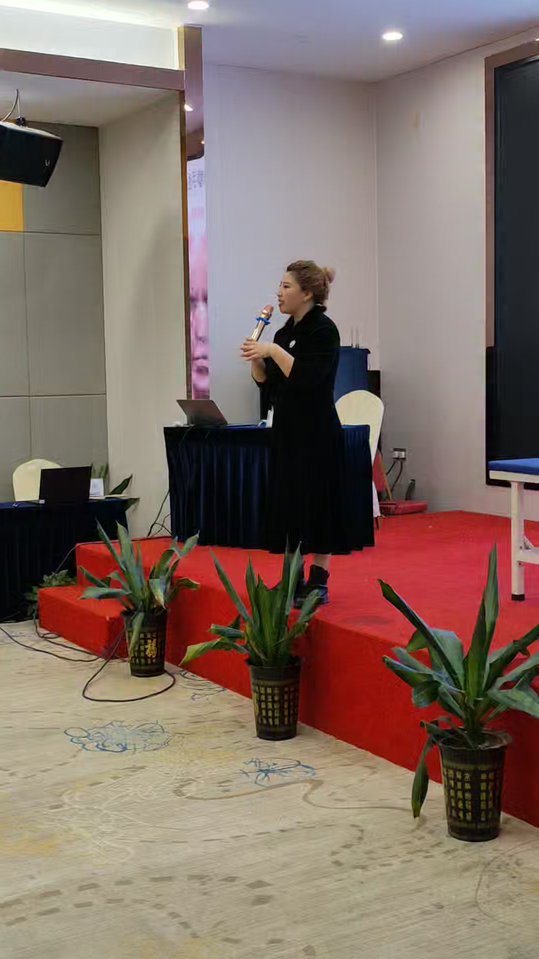 周海燕 美容美体巡回老师手法展示