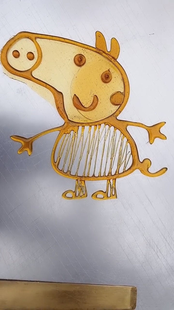 今天给大家画个小猪佩奇!#糖画