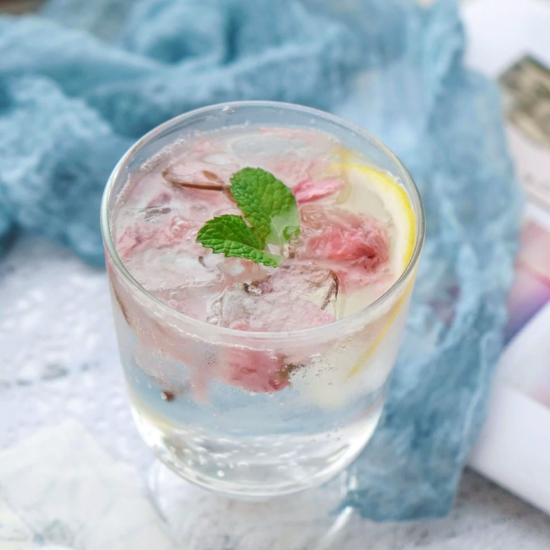 粉红樱花气泡水