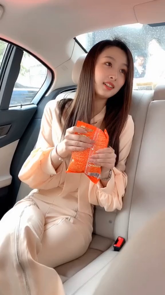 刚去加油,老板送了一袋米,这下不用买米了黄会赢.2.26回归