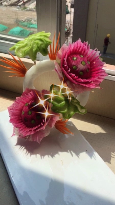 食品雕刻……荷花绽放,有着不一样的精彩