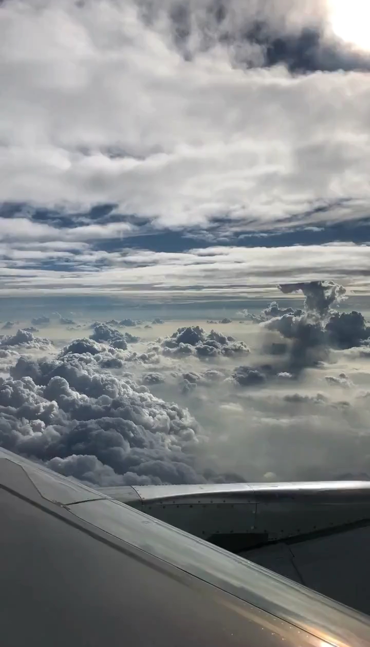 飞机上的云层图片