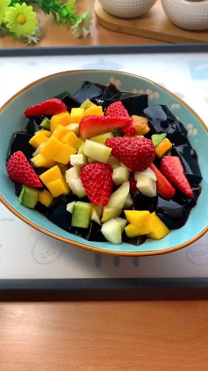 夏日解暑降温懒人水果仙草冻,冰凉爽口好吃夏日甜品美食推荐官