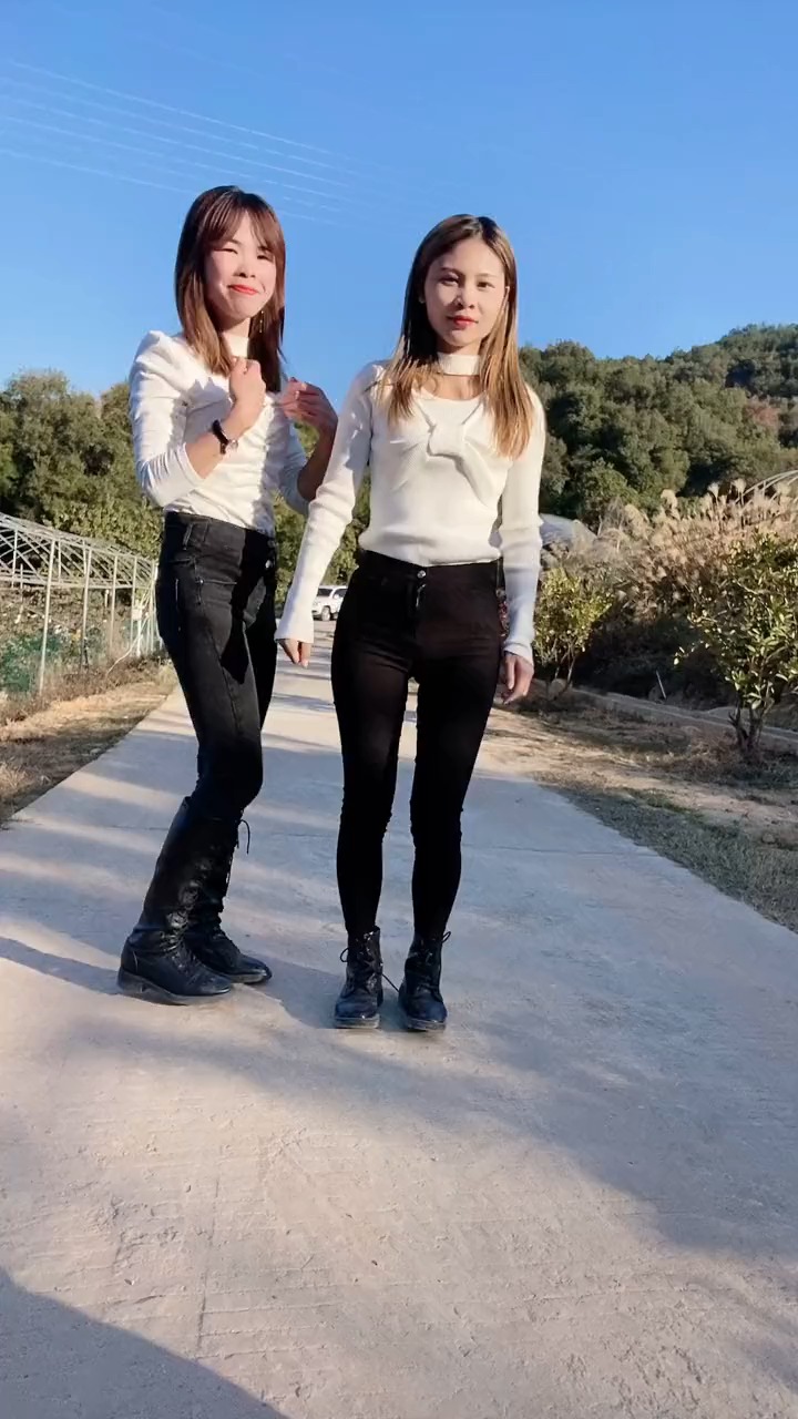 没有别人的公主抱,但我有闺蜜抱闺蜜公主抱