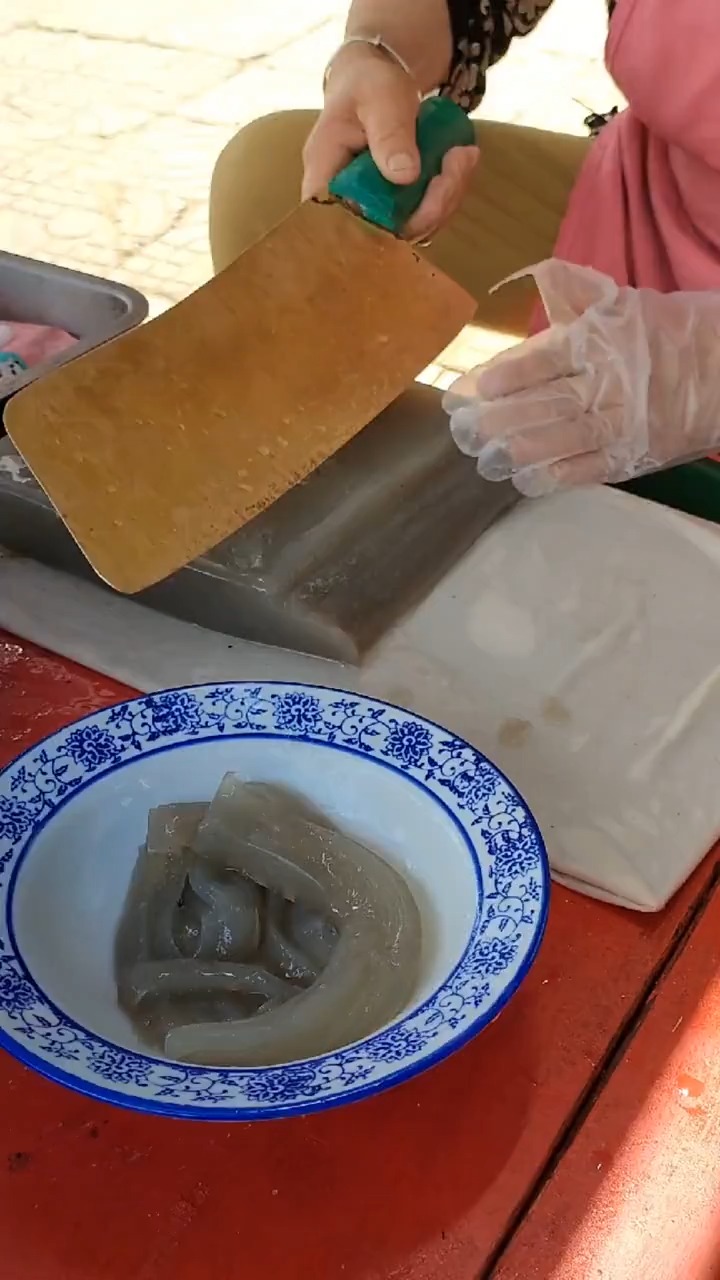 传承三代人的铜刀凉粉#特色美食