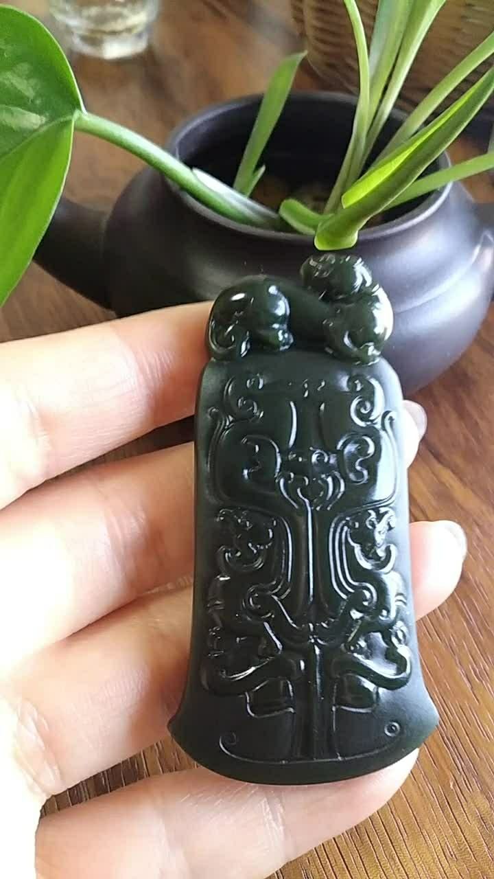 和田墨青玉 仿古貔貅兽面纹六字箴言 挂件 新疆塔县一级细料