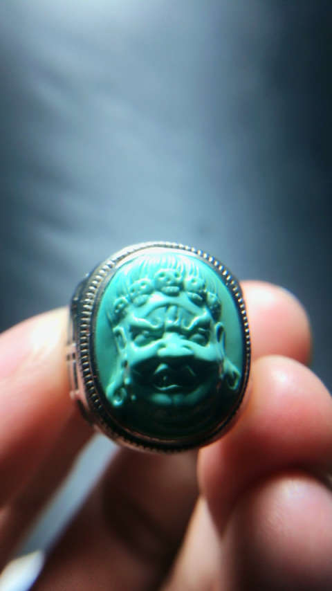湖北原矿绿松石,雕刻大黑天戒指,银镶嵌