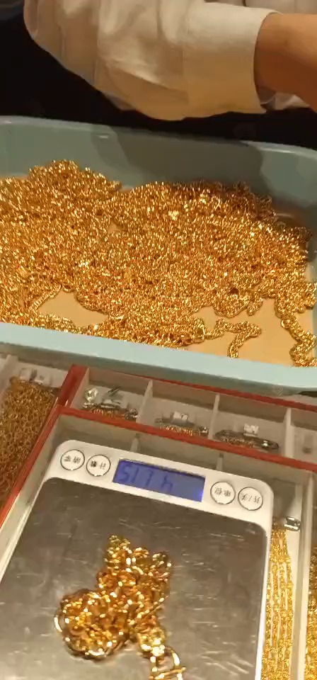深圳水贝黄金展厅,称重,#珠宝,#珠宝首饰,#黄金