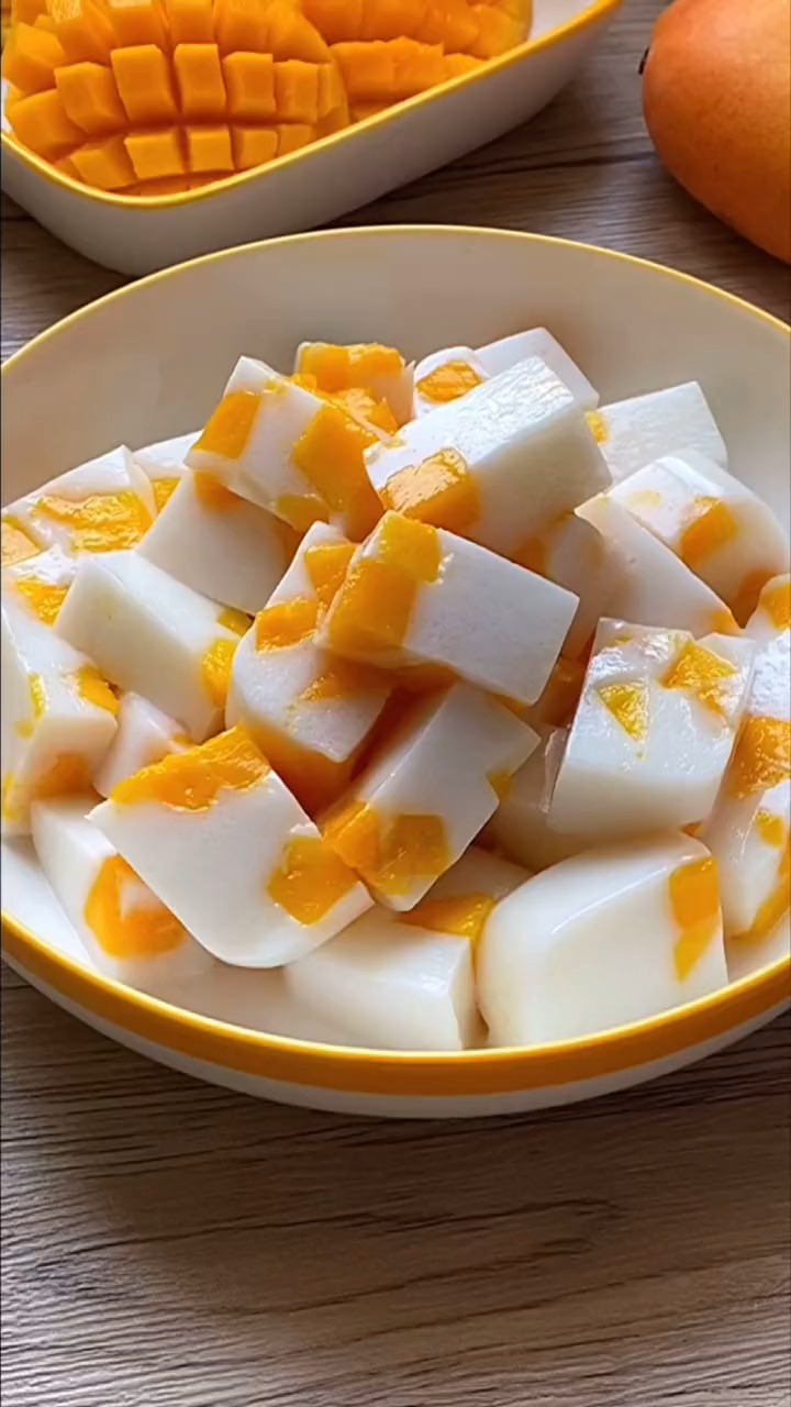 过年吃火锅时来一碗自制芒果果冻布丁,绝对是完美搭配