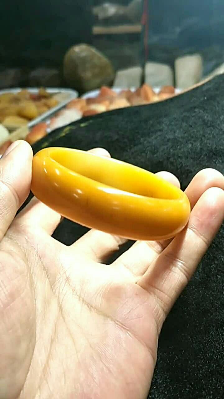 金丝玉鸡油黄手镯.