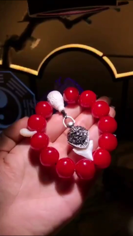 a#象皮手串,尺寸16毫米,克重54.4克,纯正血色,颗颗通透,镜面抛光.