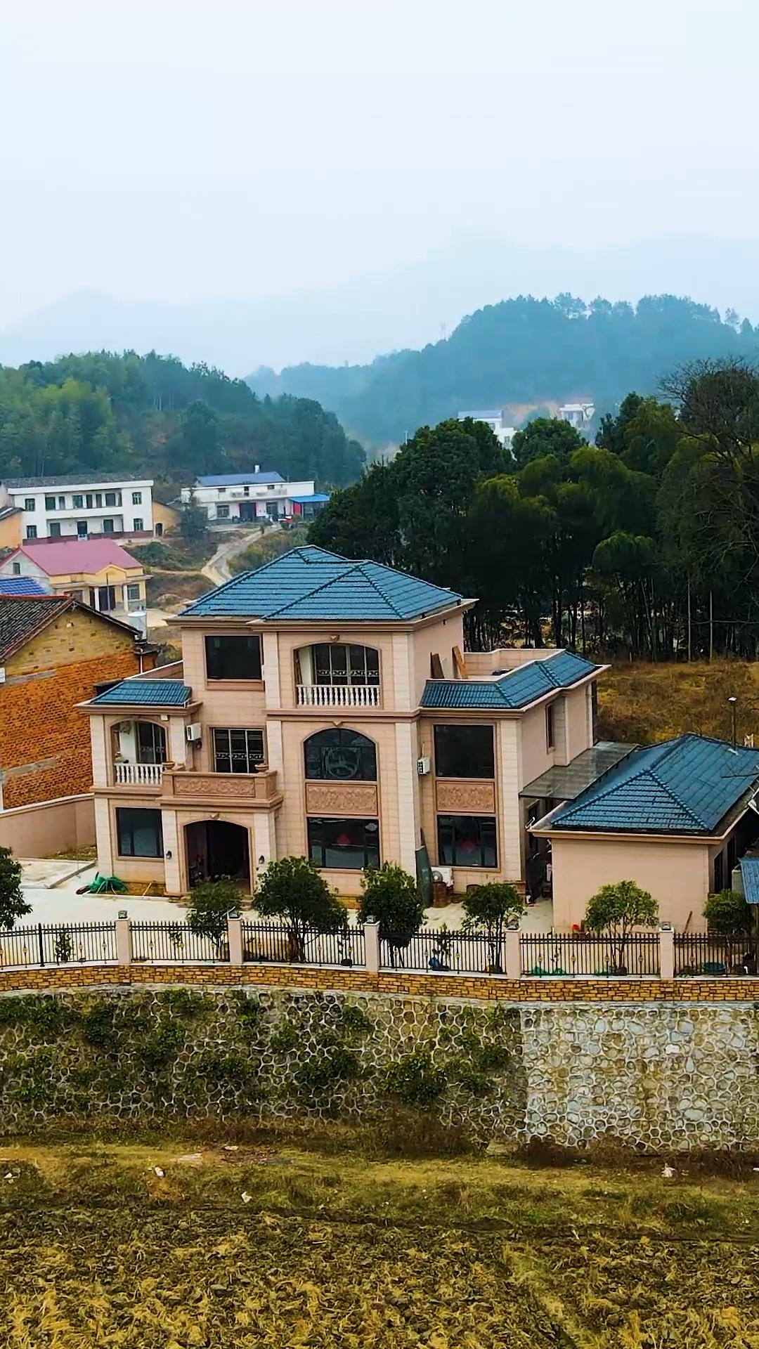 带柴火房的农村小别墅,功能非常接地气#农村别墅