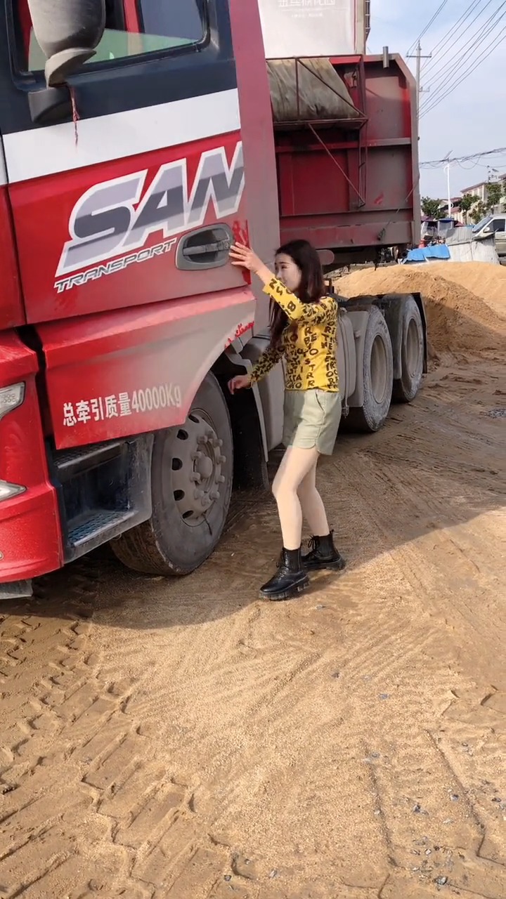 卡车女司机也有温柔的一面哦……哈哈～表情包