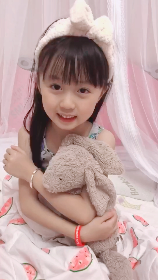 粉丝破一万啦,谢谢喜欢布丁糖糖的每一个人,今天的晚安请签收