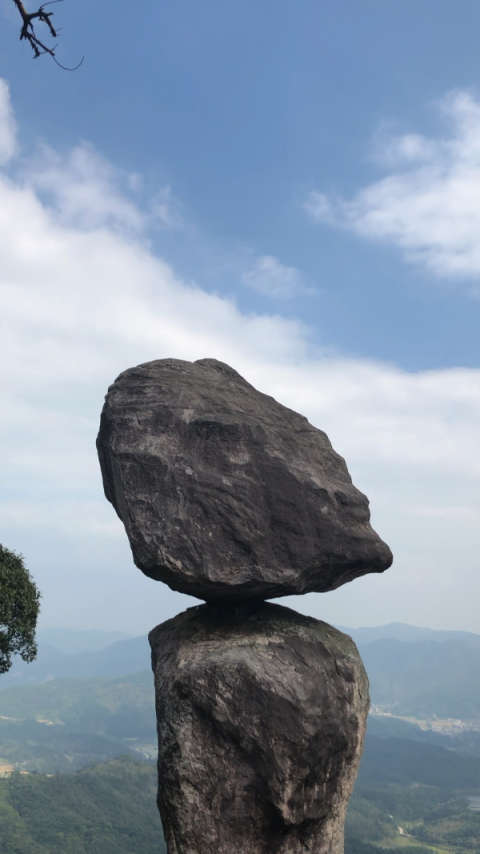 情侣石.    大自然鬼斧神工.不管风雨,却相爱多年 屹立不倒!