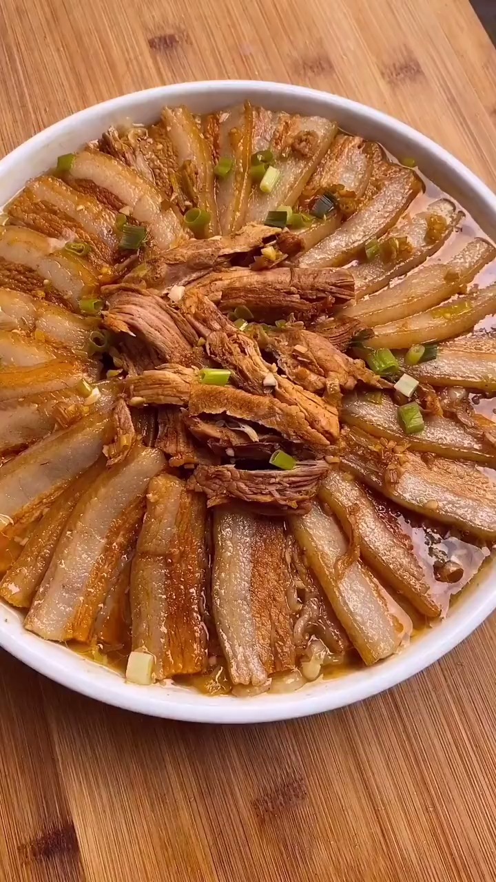 酸菜蒸肉最适合这个季节啦,赶紧撸起袖子试试吧!