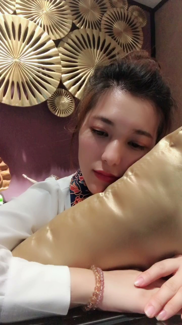 假装 我是个有故事的女人 .