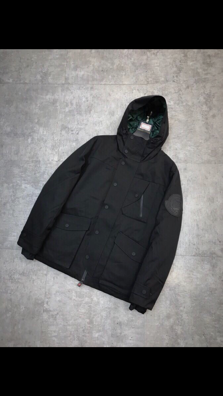 m*oncler x 克罗心 大舌头系列 秋冬新款羽绒上新 亚洲专柜有售 官网