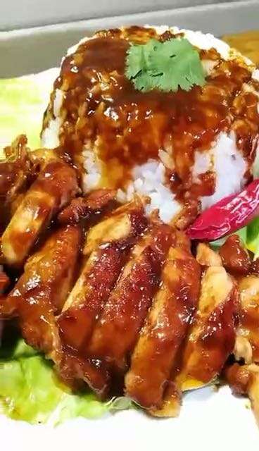 叉烧鸡腿饭的做饭