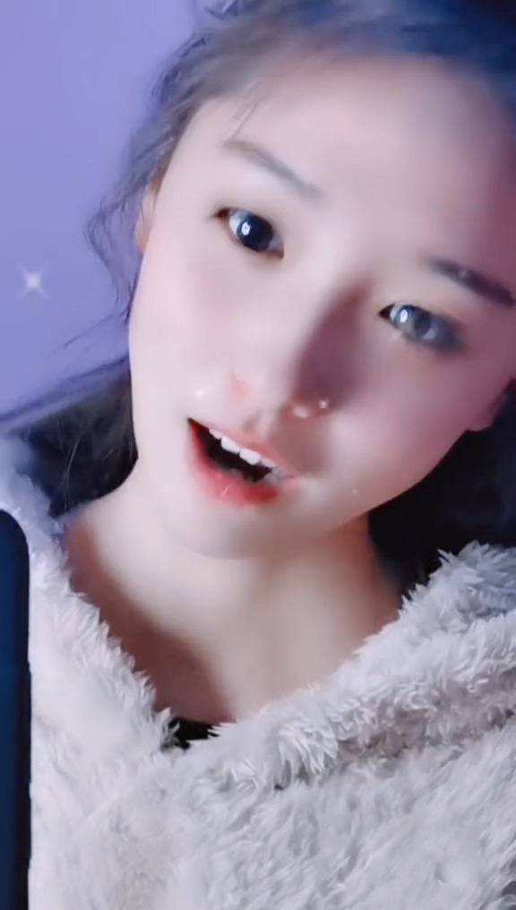 18岁的女孩的眼神很清澈,不带有一丝渴望,你心动了么#颜值