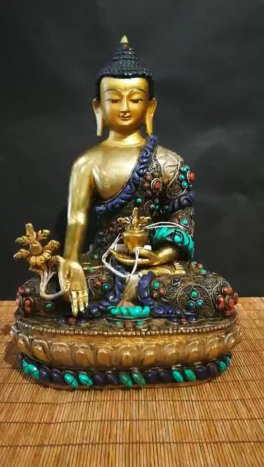 《药师佛》 药师琉璃光如来,又译为药师琉璃光王如来,寓意护佑众生