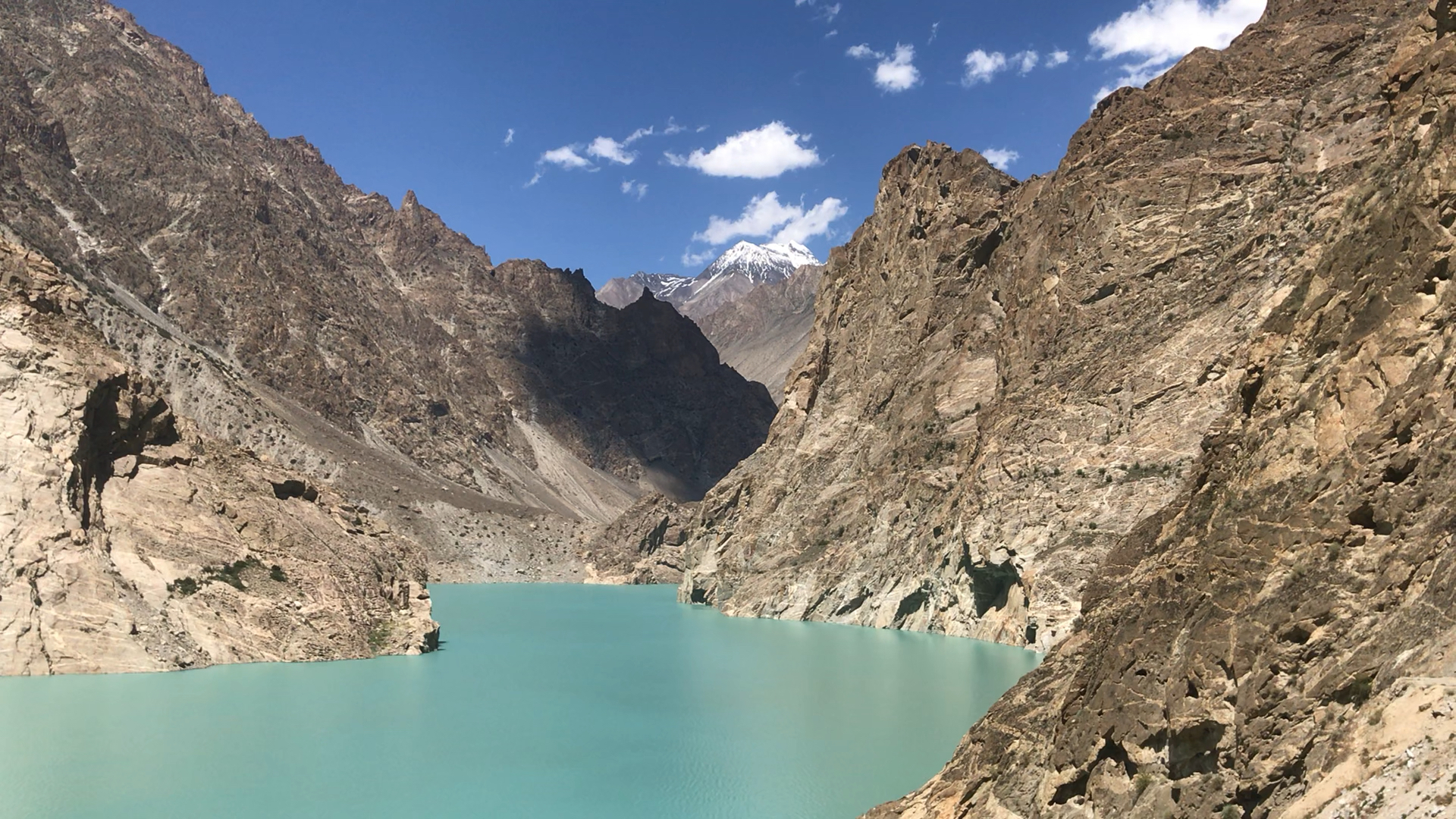 巴基斯坦罕萨河谷的一个堰塞湖,一般,没有想象的那么好.