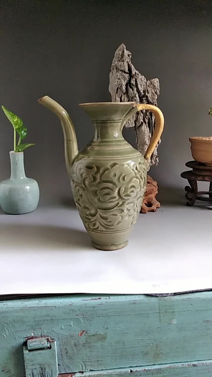宋代耀州窑刻花执壶
