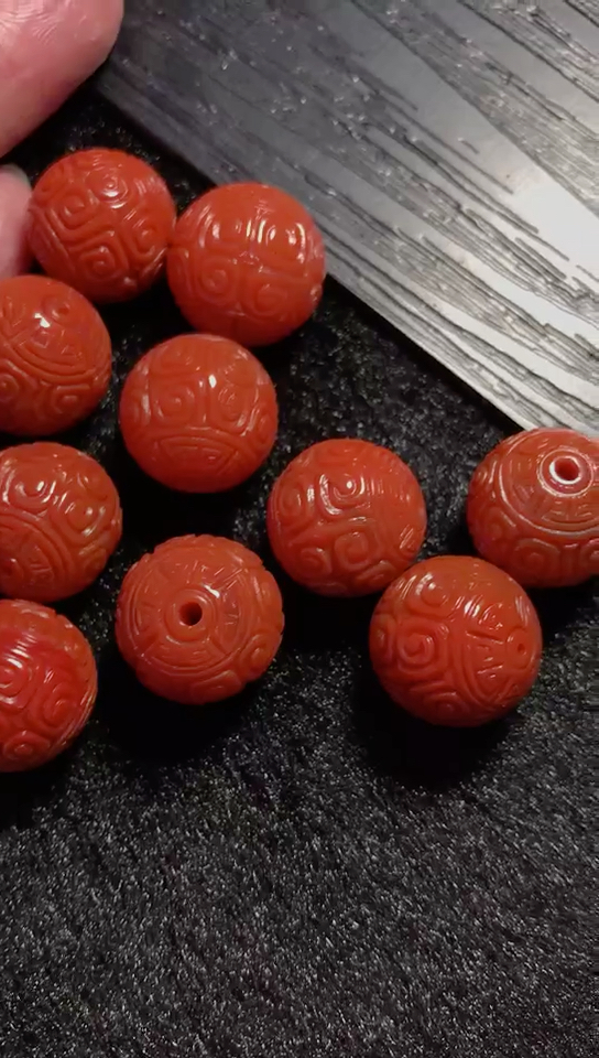 川料回纹珠,尺寸16左右,品质如图,有喜欢小窗