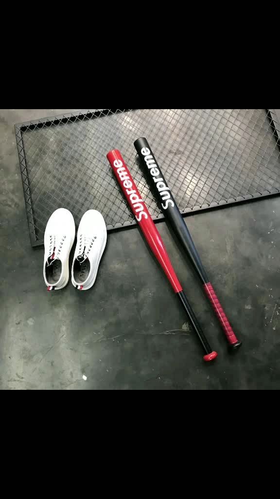 supreme棒球棍,后备箱可以备一根,装饰,玩耍都可以!