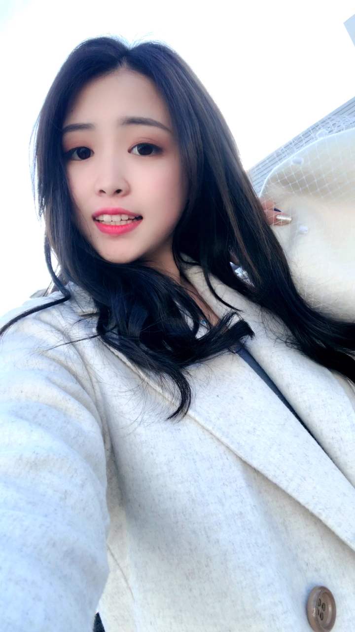"屏幕前的女孩子 0202虽然我不认识你 0202