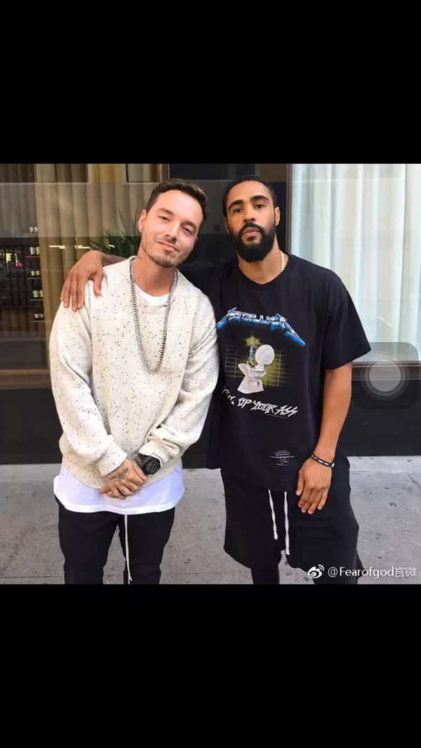 fear of god主理人 将叠穿玩出了自己的花样,演绎了很棒的配色和剪裁