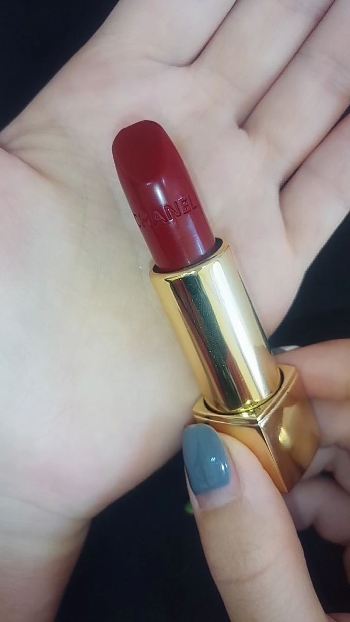 香奈儿63试色 膏体非常滋润 喜欢的点我主页